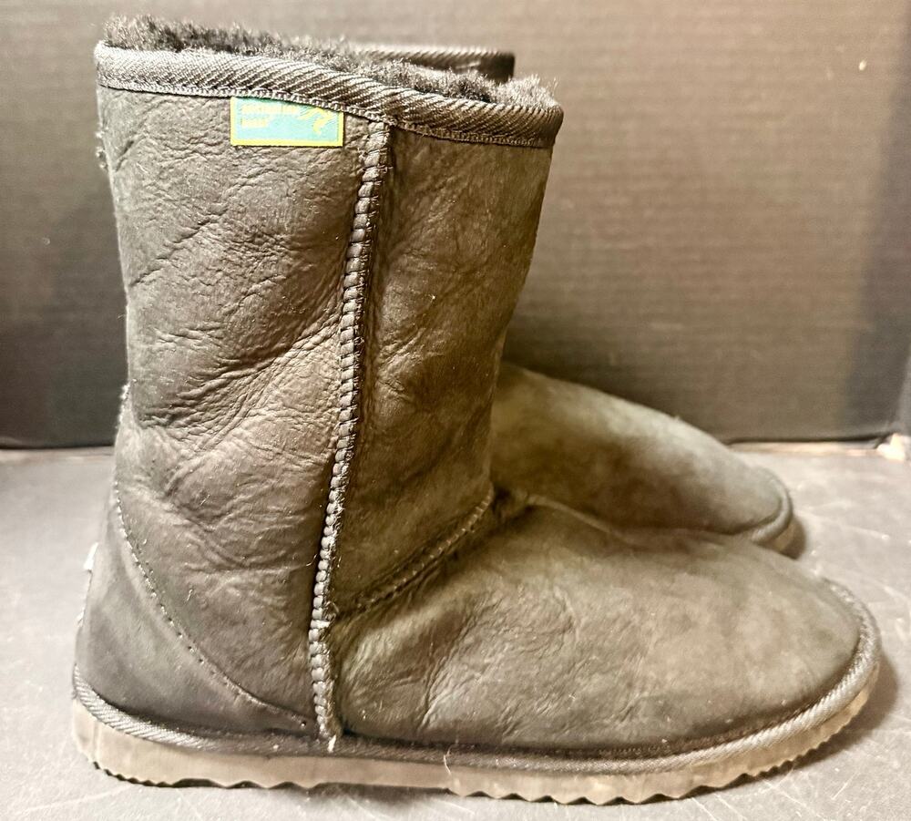classic UGG boots made Australia Men size 11 Ladies size 12 preowned excellent